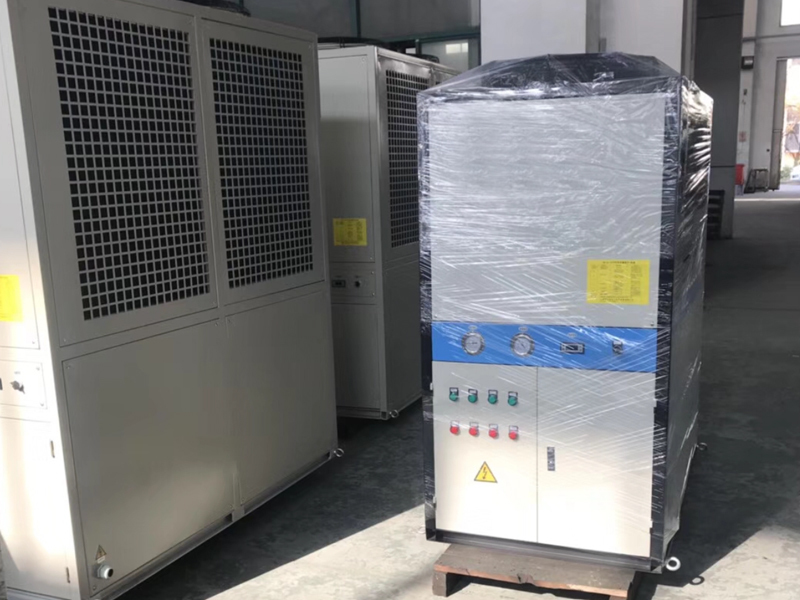 jW1NyQS87k35762KjlKzjX2i5I31a590.jpg LYD1200型油冷機(jī)案例.jpg